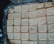 Tort de biscuiti, cu crema de ciocolata cu rom si alune, si insertie de banane-12