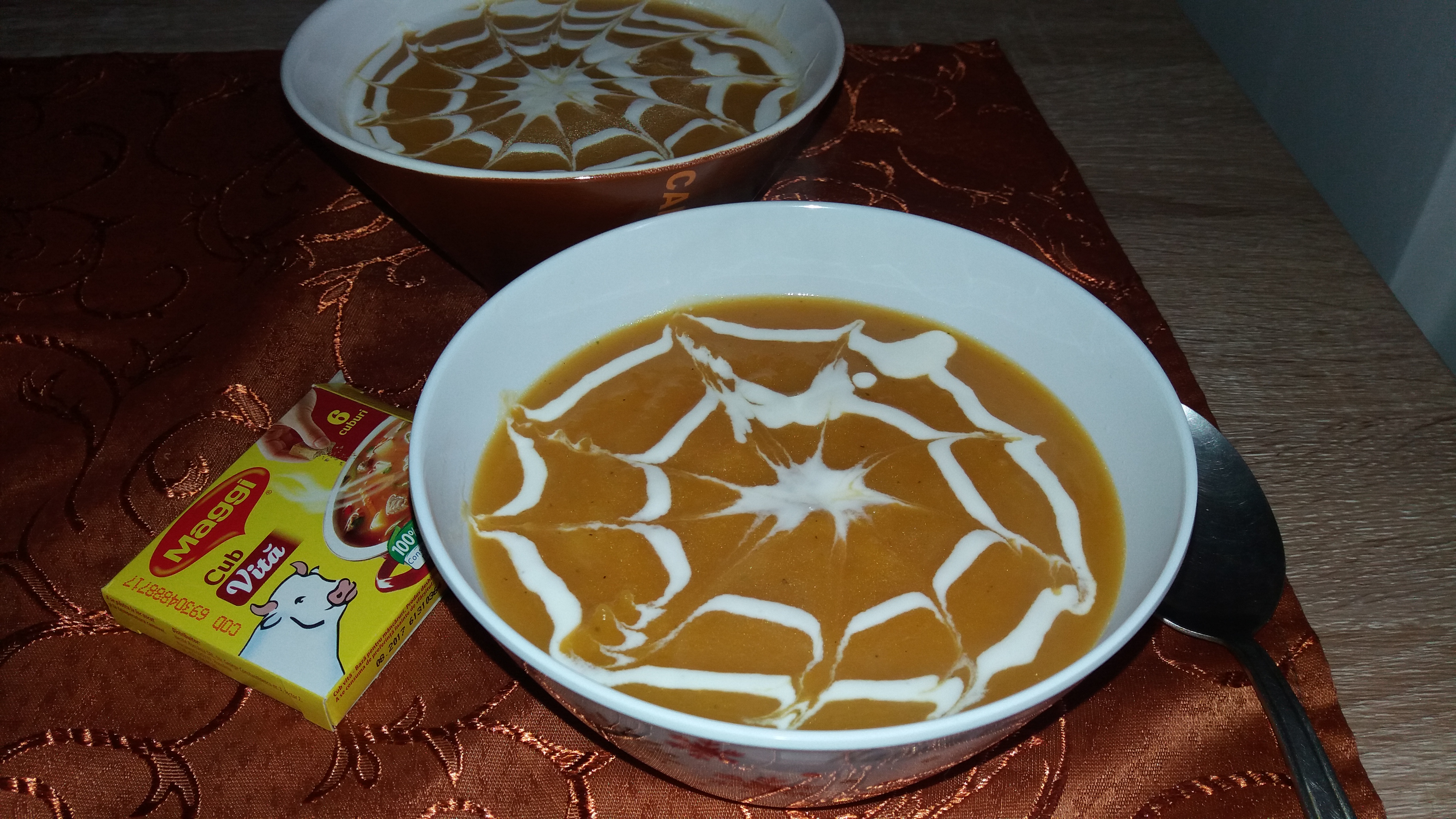 Supa crema de dovleac pentru Halloween