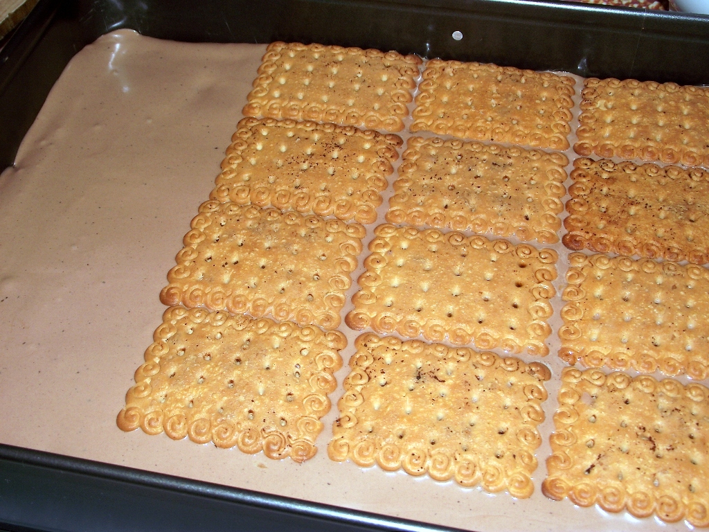 Desert tort de biscuiti cu crema de mascarpone si finetti