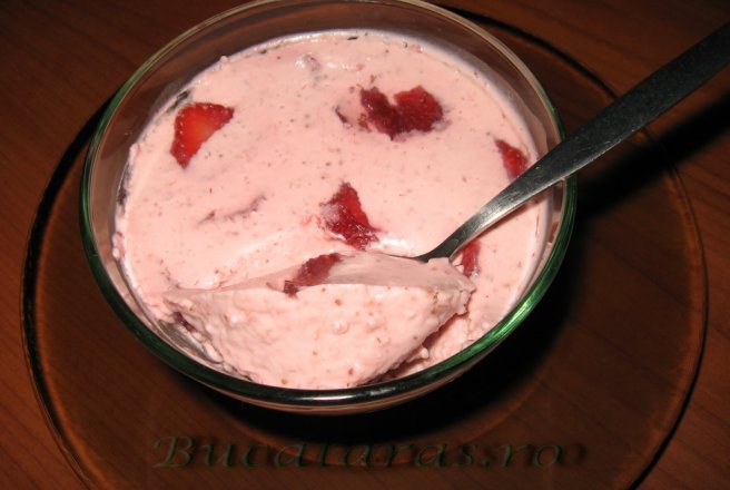 Mousse cu capsuni si mascarpone