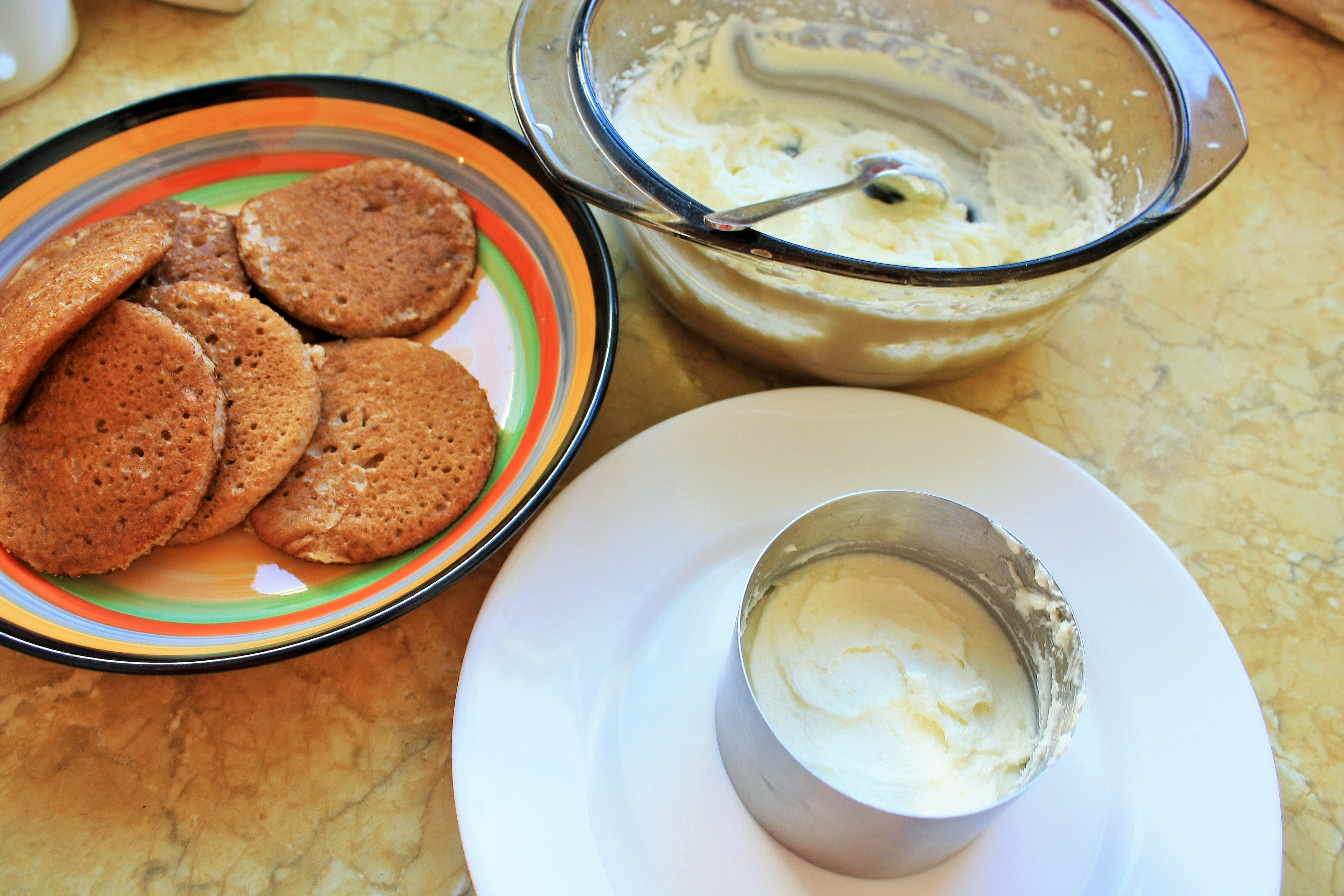 Pancakes cu mere si crema de mascarpone