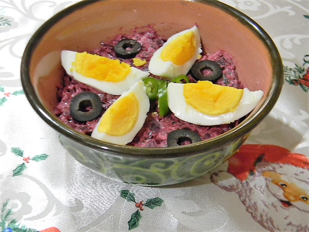 Salata de sfecla rosie cu sprot afumat si ton