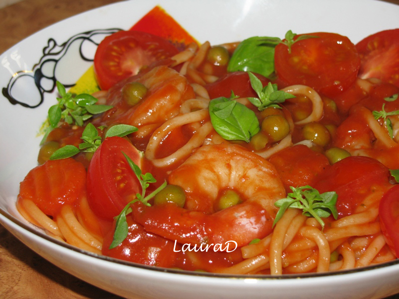 Spaghetti cu passata si creveti