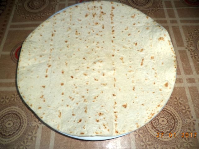 Tortilla cu peste afumat si samburi de rodie