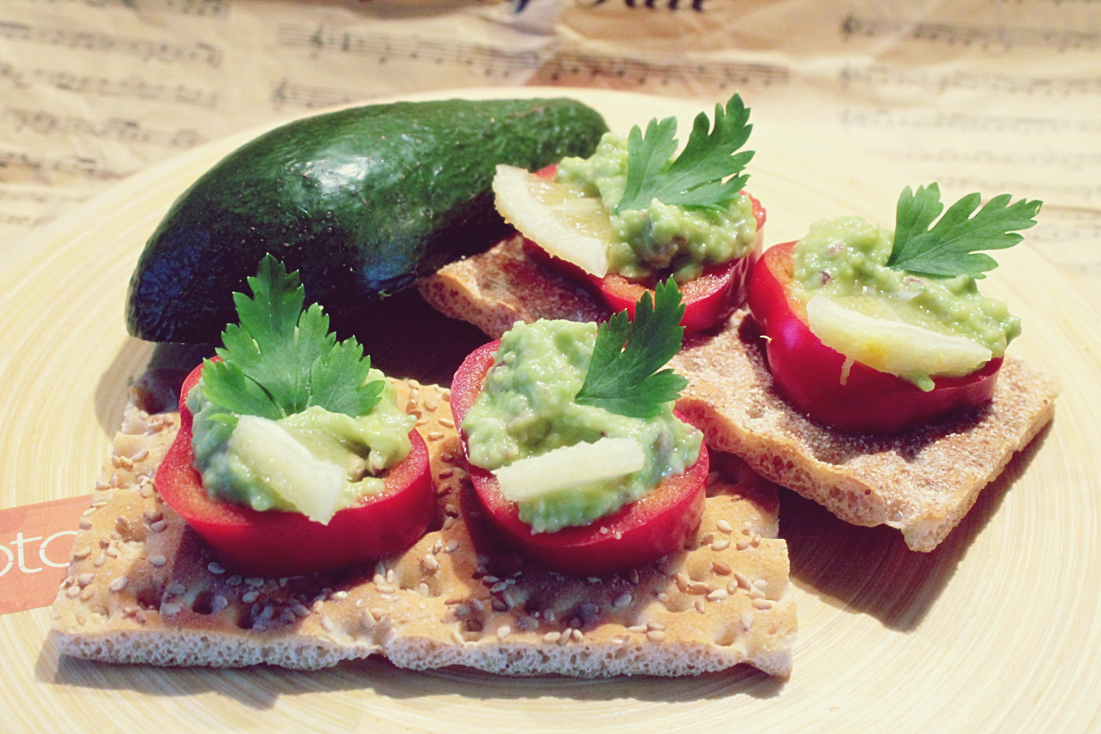 Aperitiv pasta de avocado 2