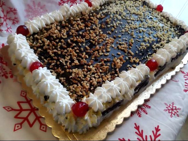 Desert tort cu jeleu de cirese si crema vanilie