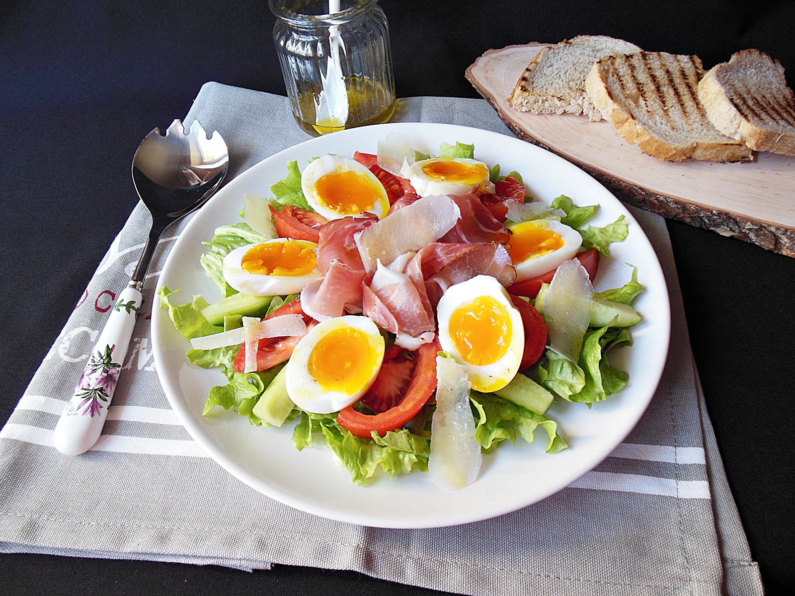 Salata cu oua si prosciutto