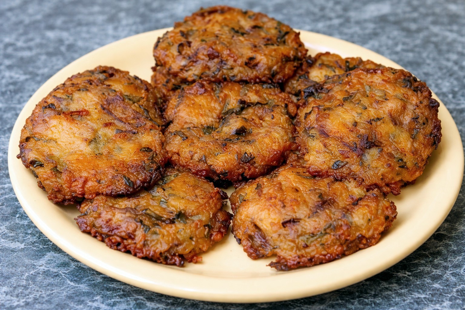 Chiftele de cartofi cu leurda