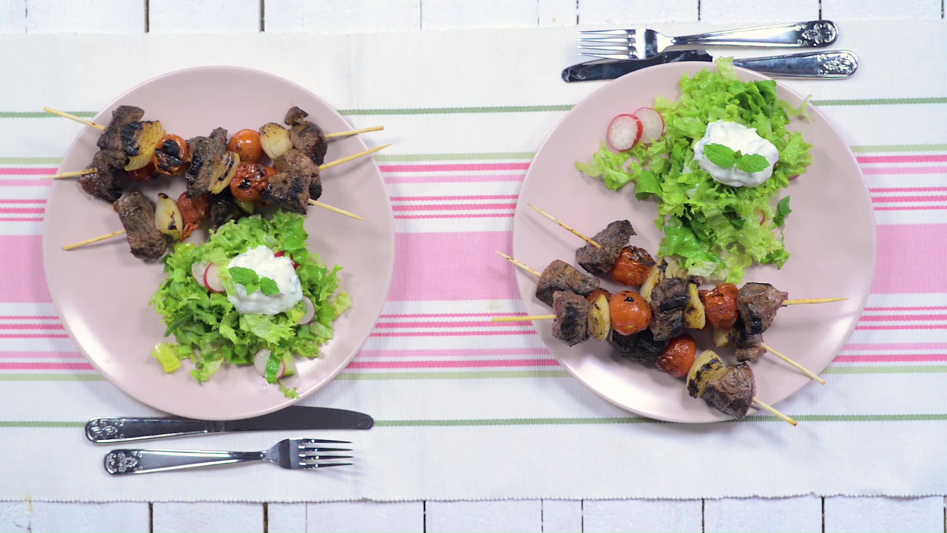 Frigarui de miel si salata asortata