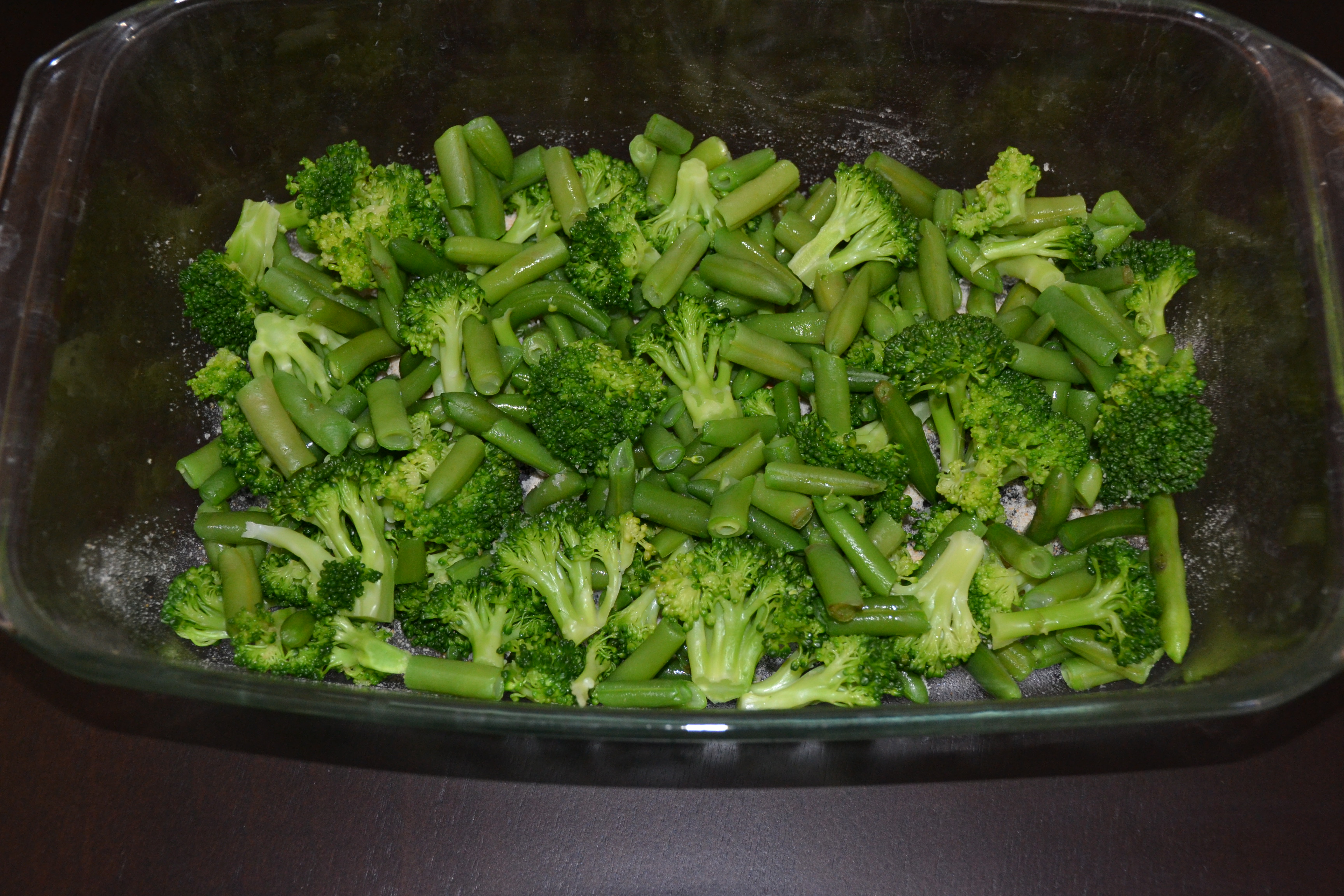 Broccoli cu fasole verde la cuptor