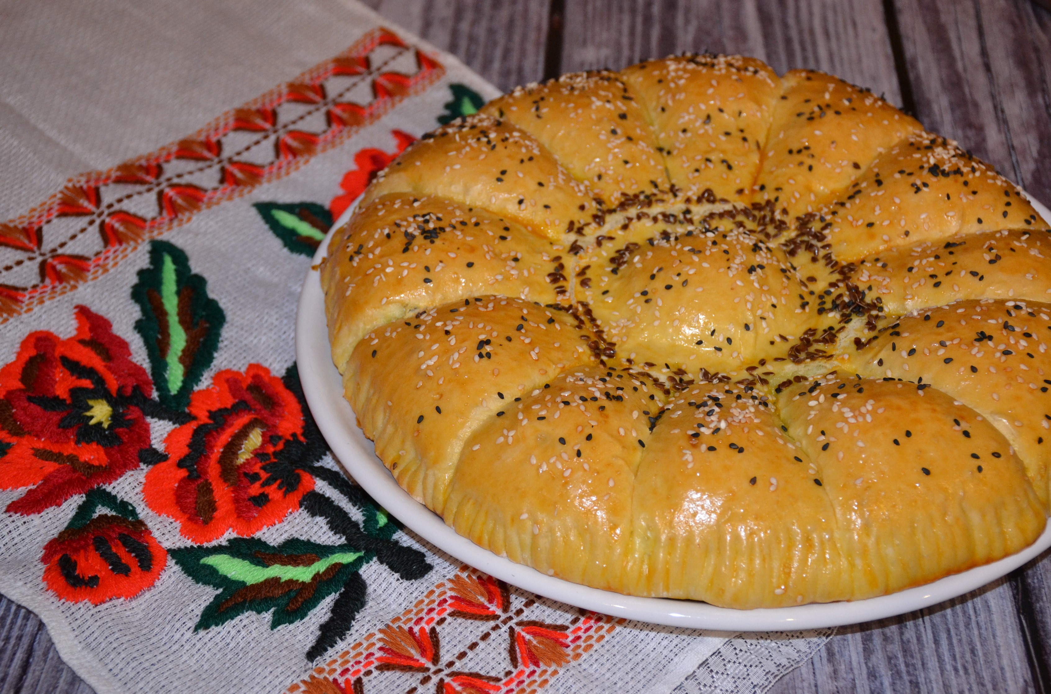 Aperitiv placinta floare cu spanac si branza