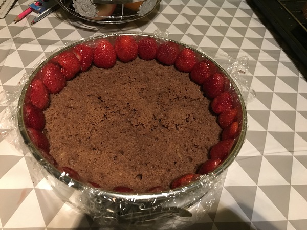 Desert tort de ciocolata si capsuni