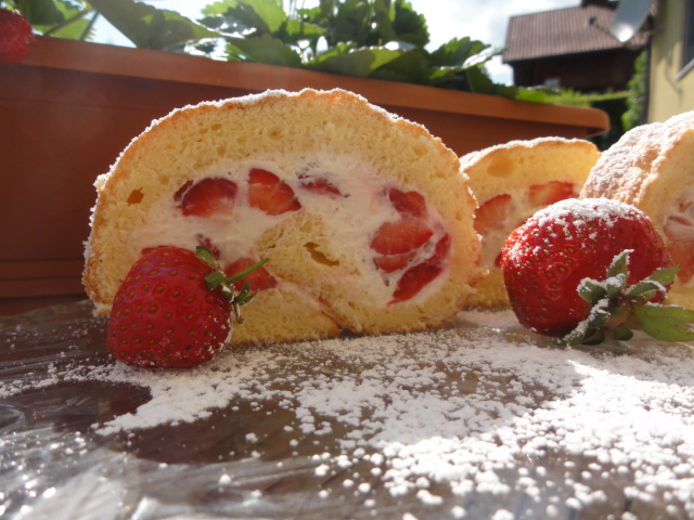 Desert Swiss Roll-Rulada cu capsuni