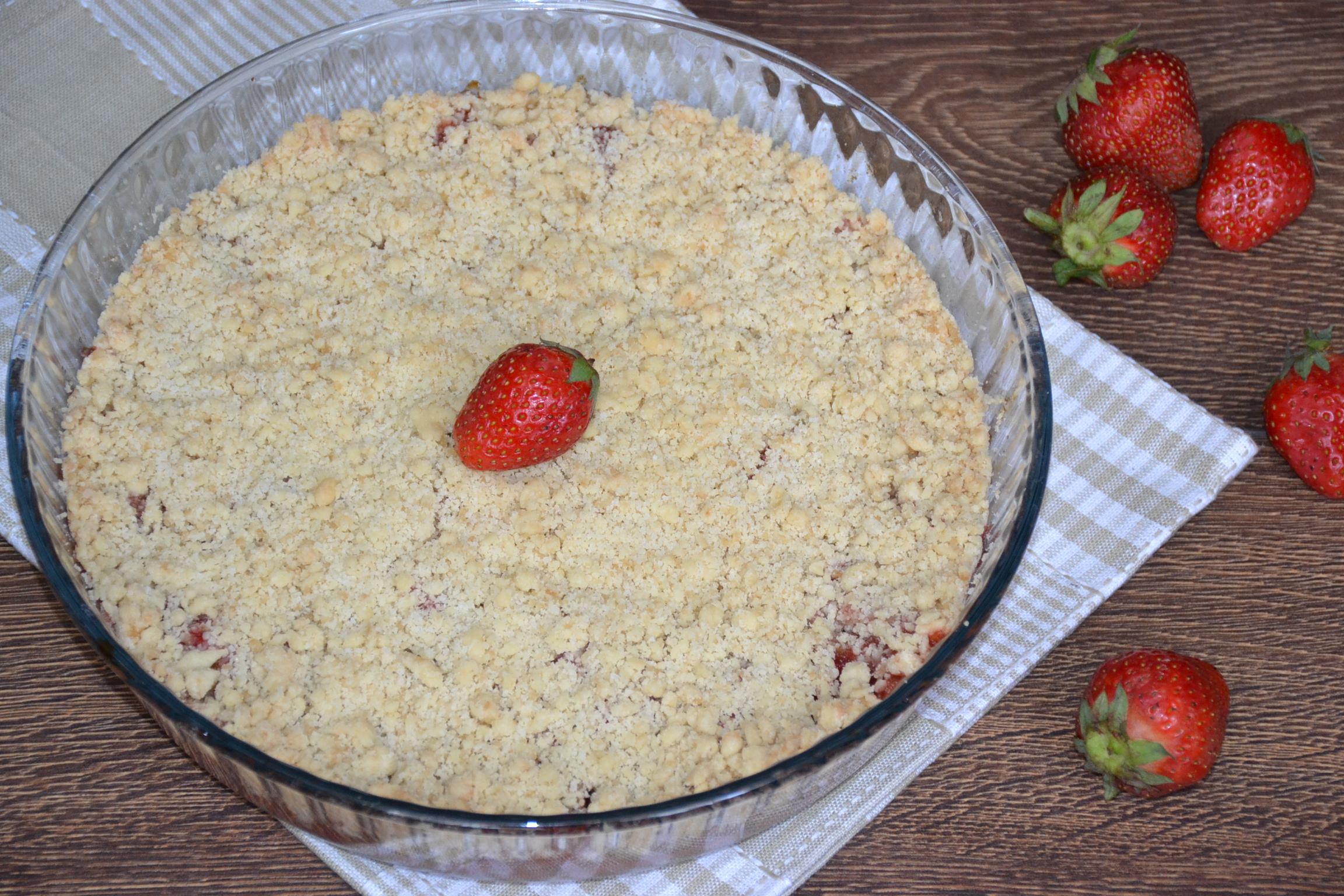 Desert crumble cu capsuni si rubarba - reteta cu nr. 300