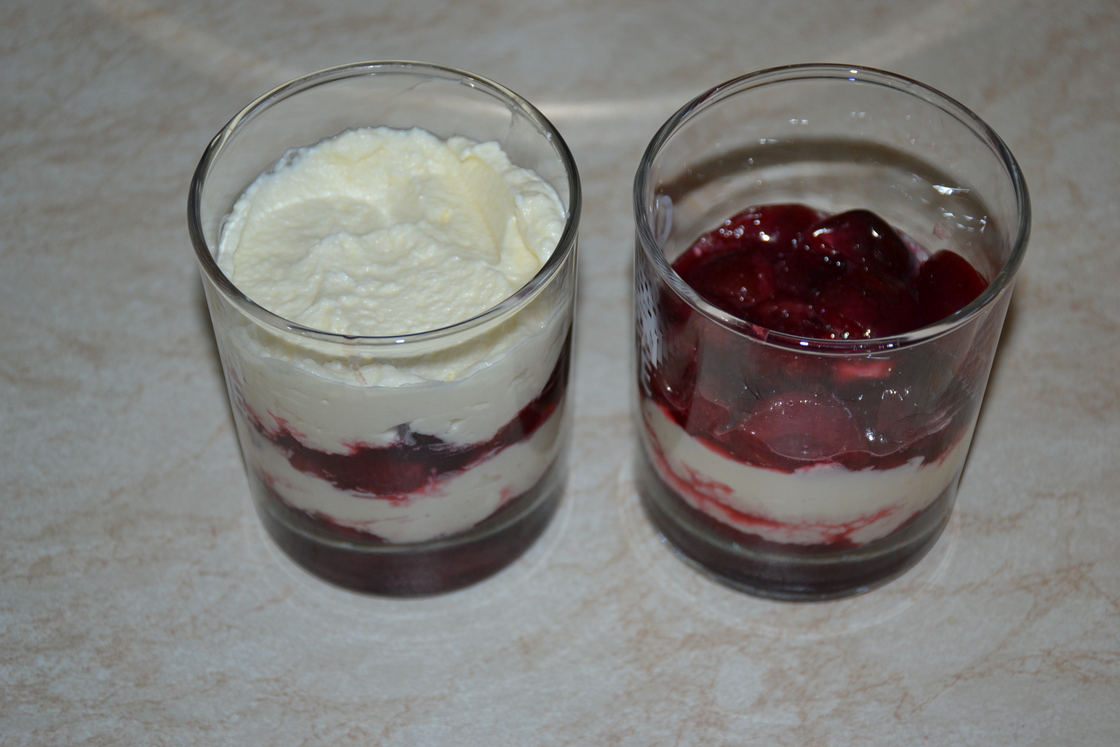 Desert verrine cu cirese si mascarpone