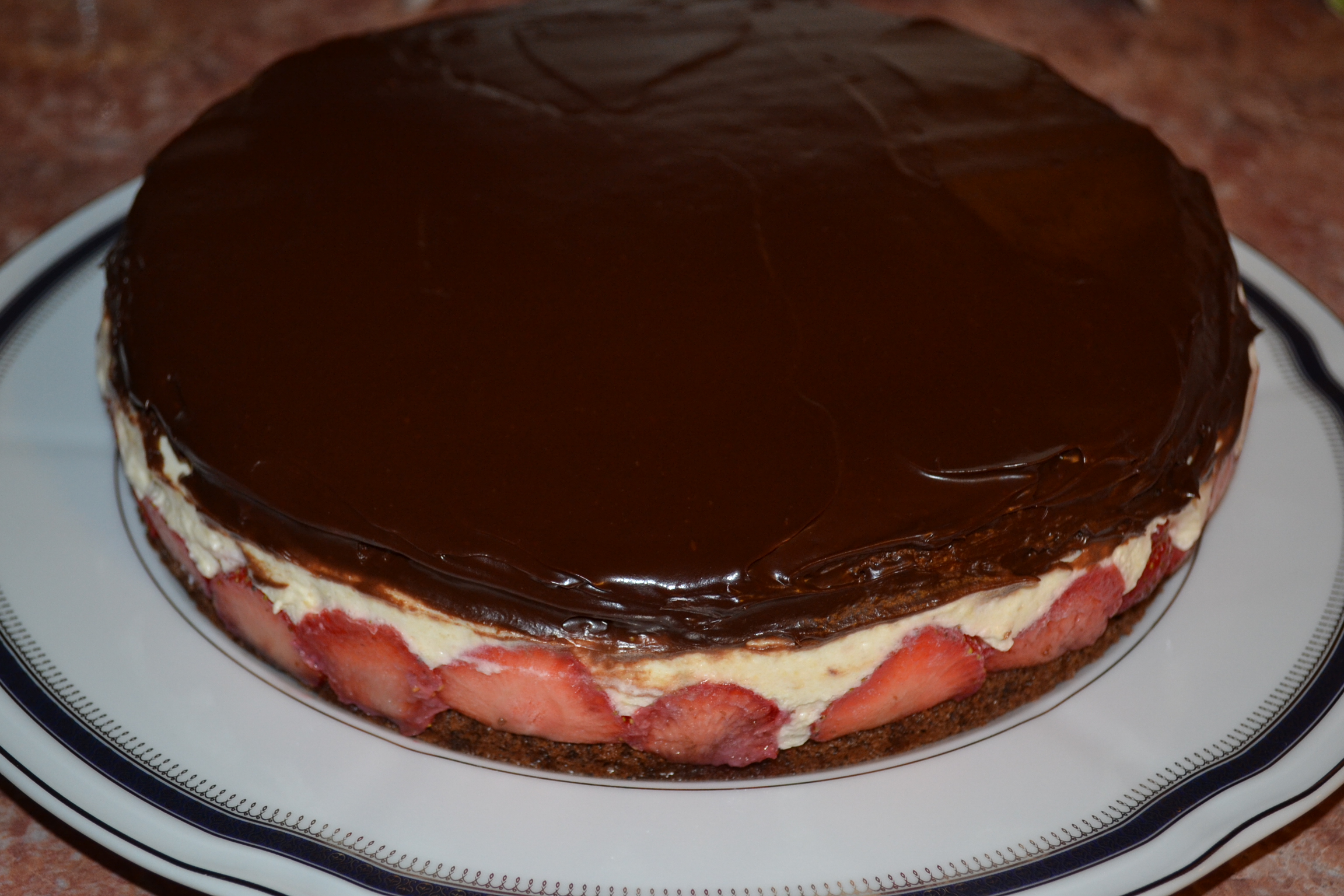 Desert tort cu capsuni si crema de vanilie