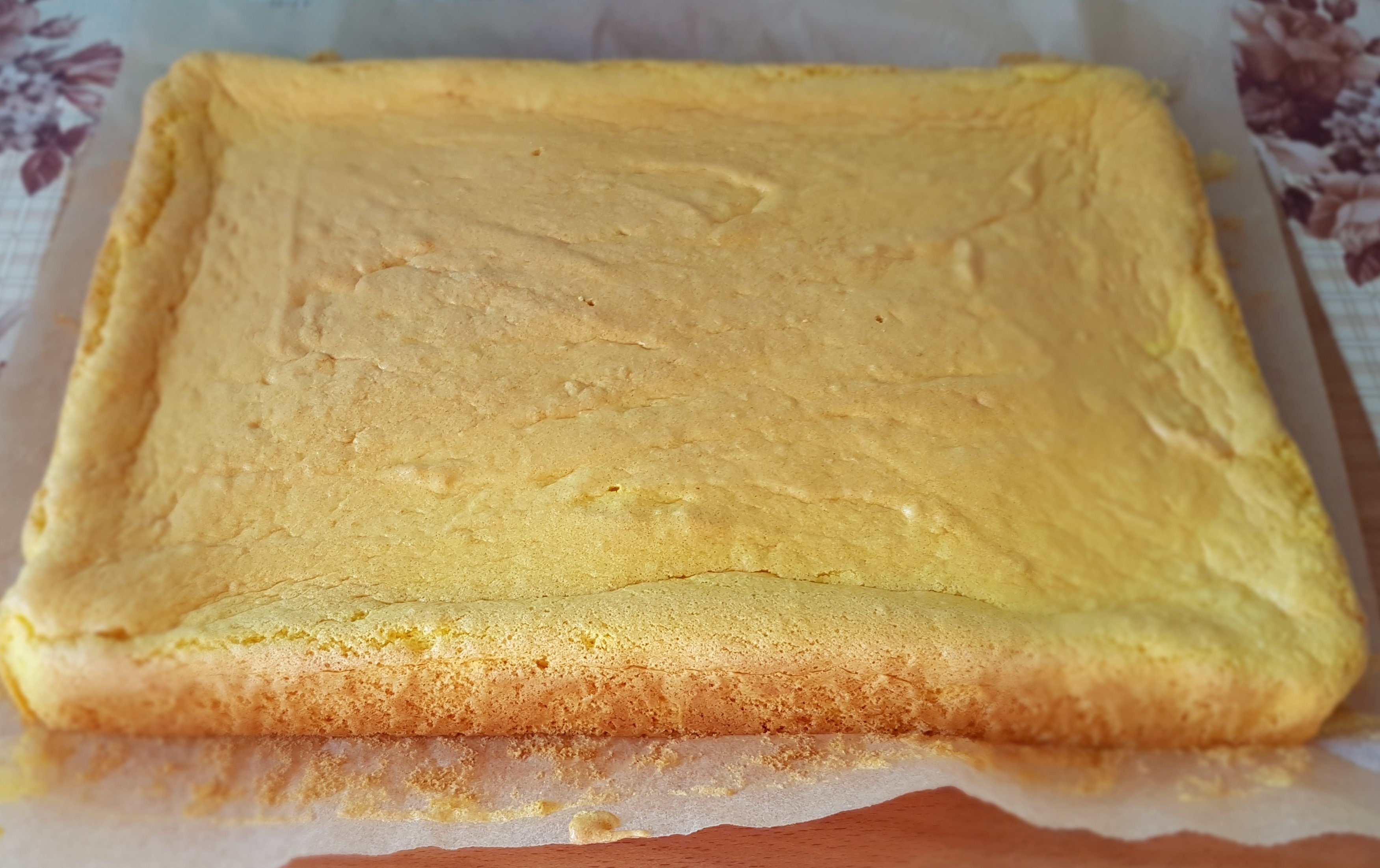 Desert tort cu crema de ciocolata, crema de mascarpone si jeleu de visine