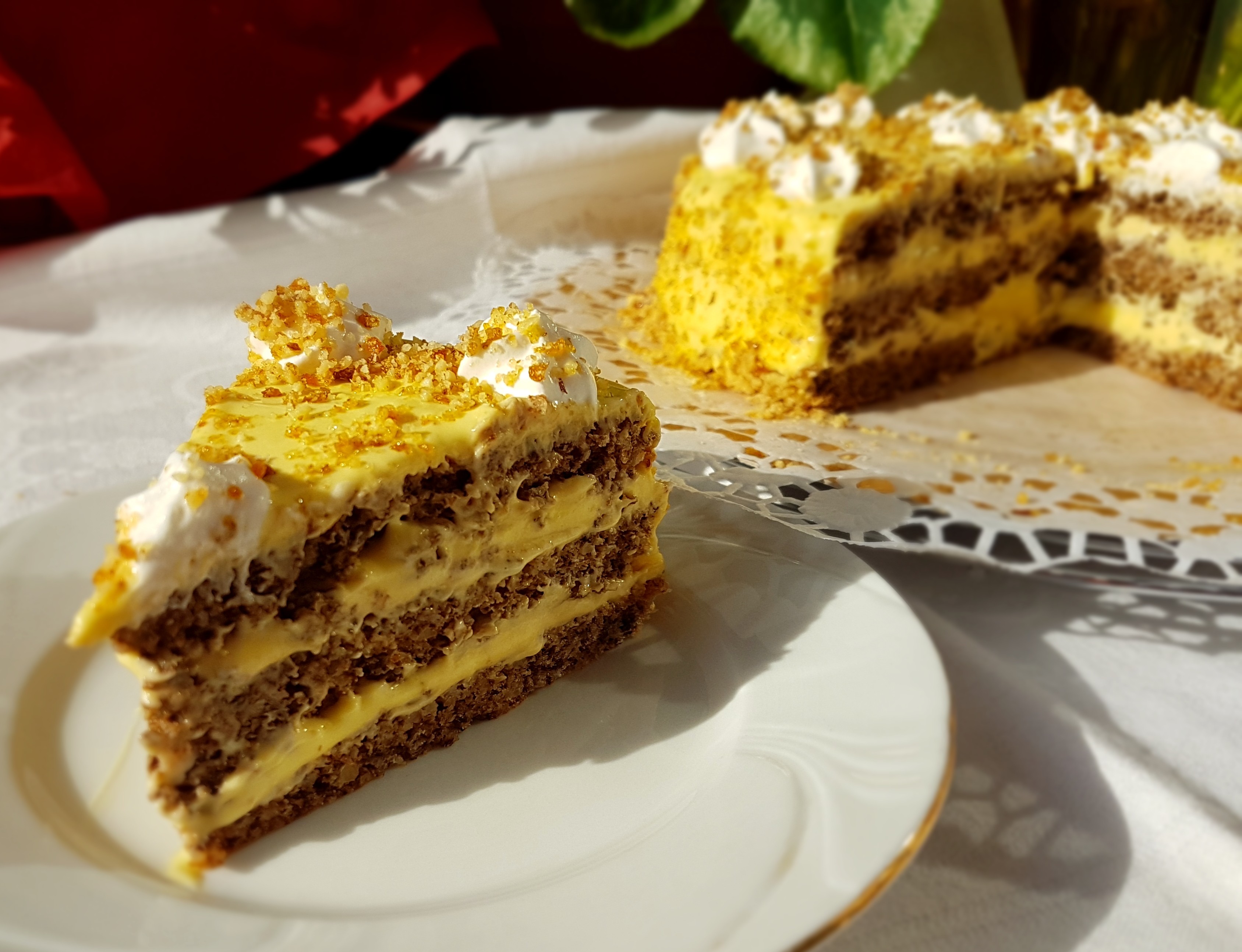 Desert tort cu blat de nuca si crema de vanilie cu mascarpone