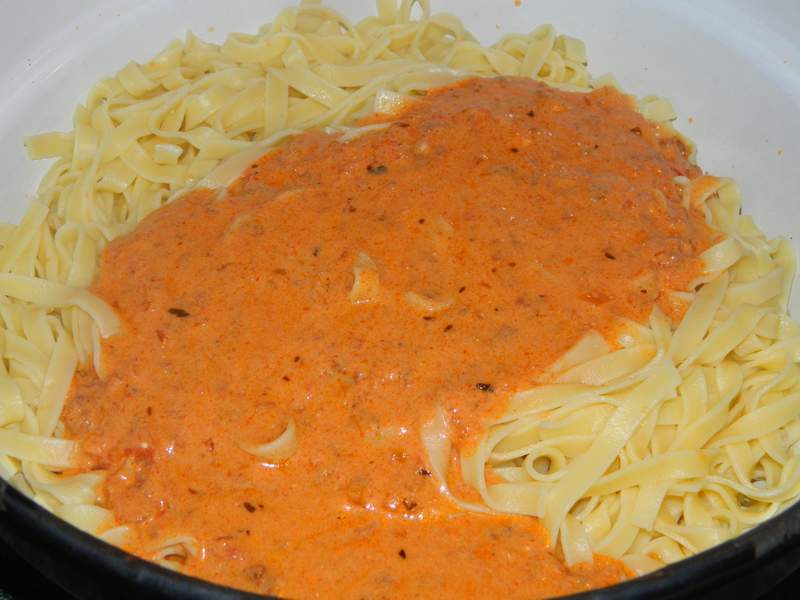 Tagliatelle cu sos bolognese