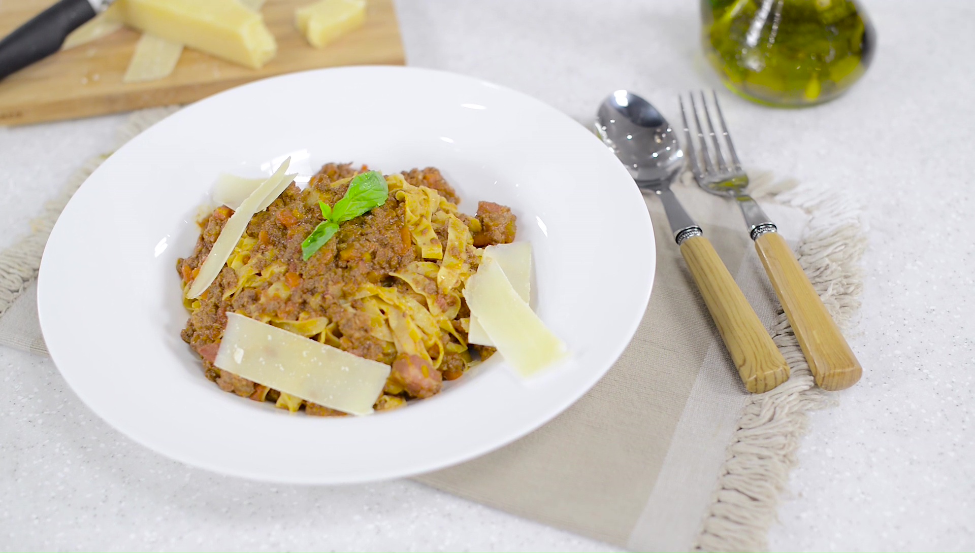 Paste cu sos Bolognese