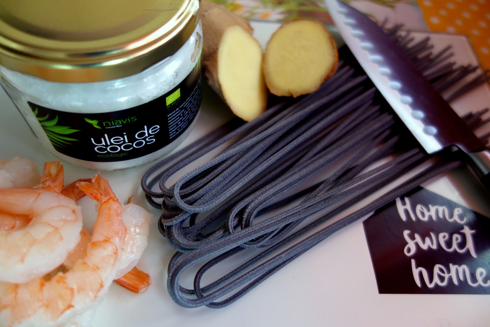 Spaghete negre cu creveti in sos de cocos