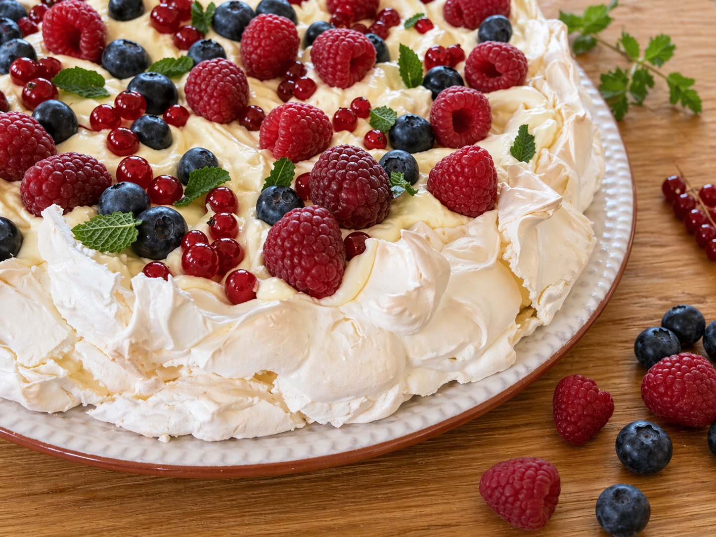 Reteta de tort Pavlova, un desert spectaculos si rafinat
