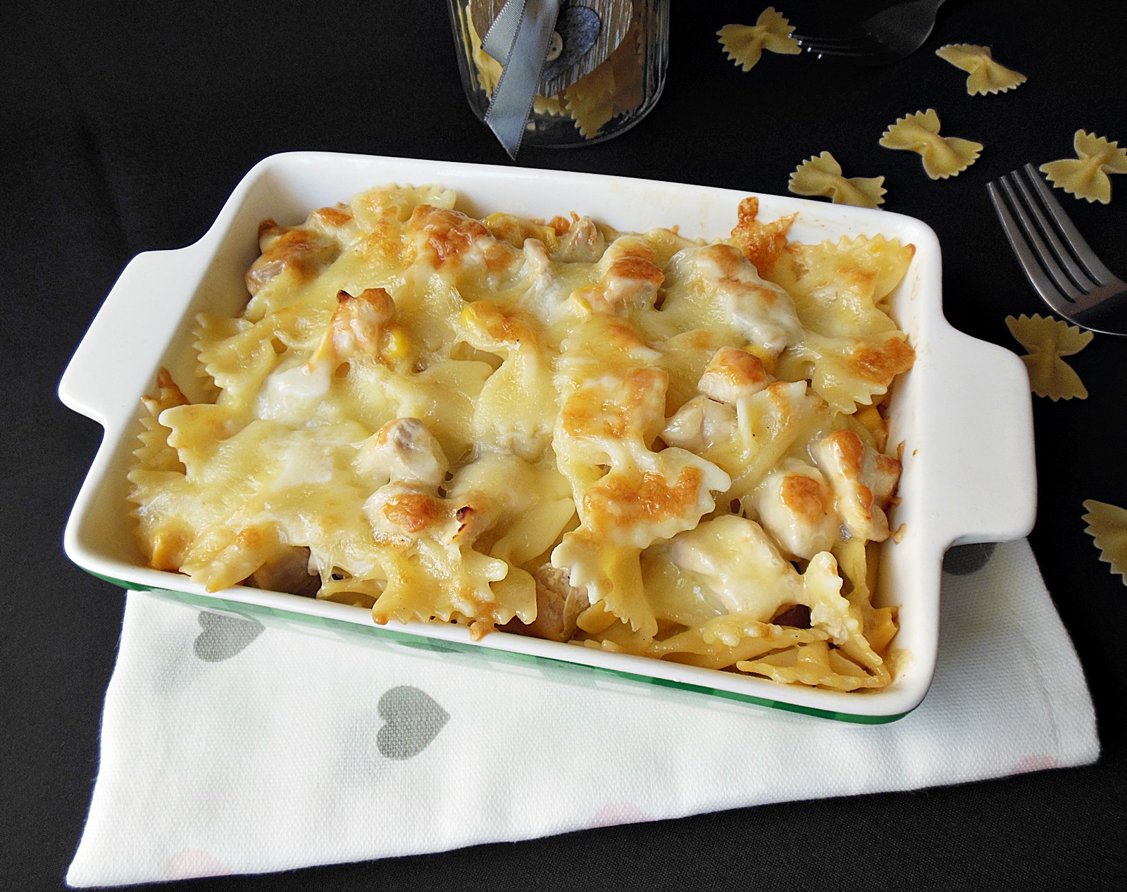 Farfalle cu pui si ciuperci, gratinate