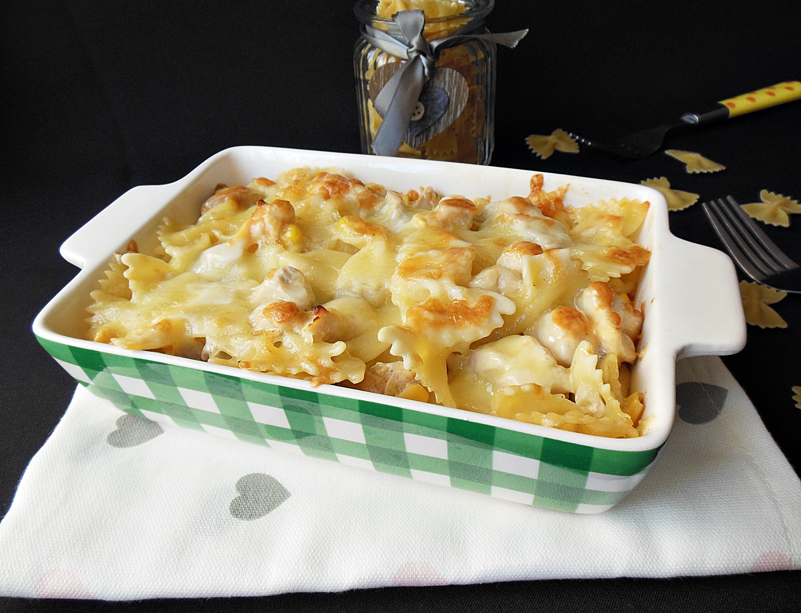 Farfalle cu pui si ciuperci, gratinate