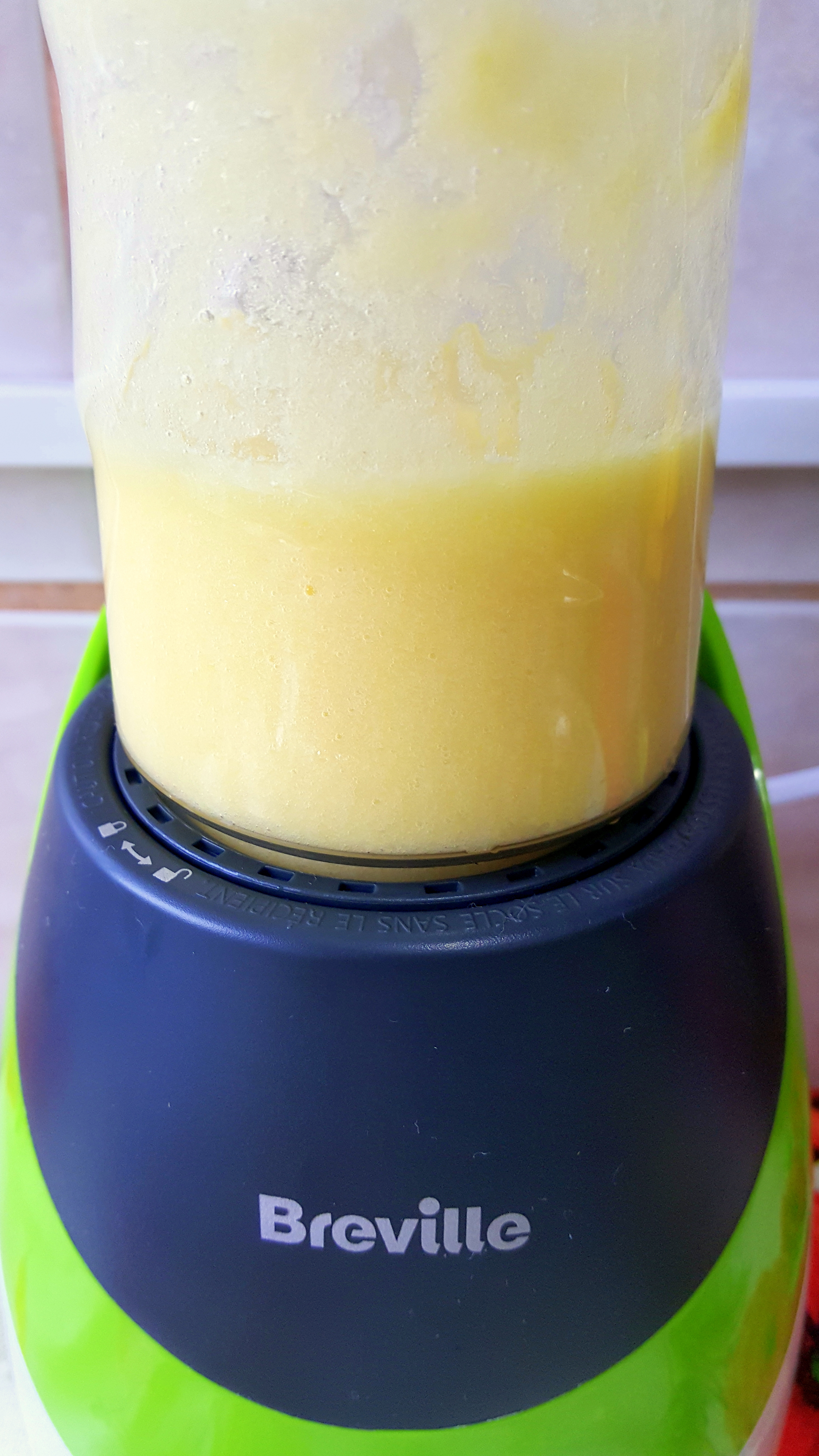 Smoothie cu ananas, kiwi si banane