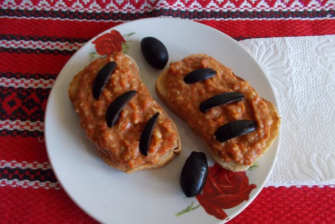 Pasta de ardei kapia copti si fasole boabe