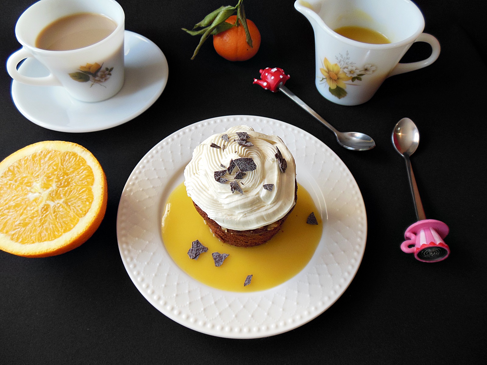 Desert prajiturele cu ganache de ciocolata alba si sos de portocale