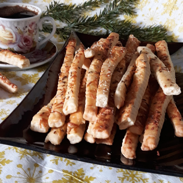 Aperitiv saratele cu telemea si mac