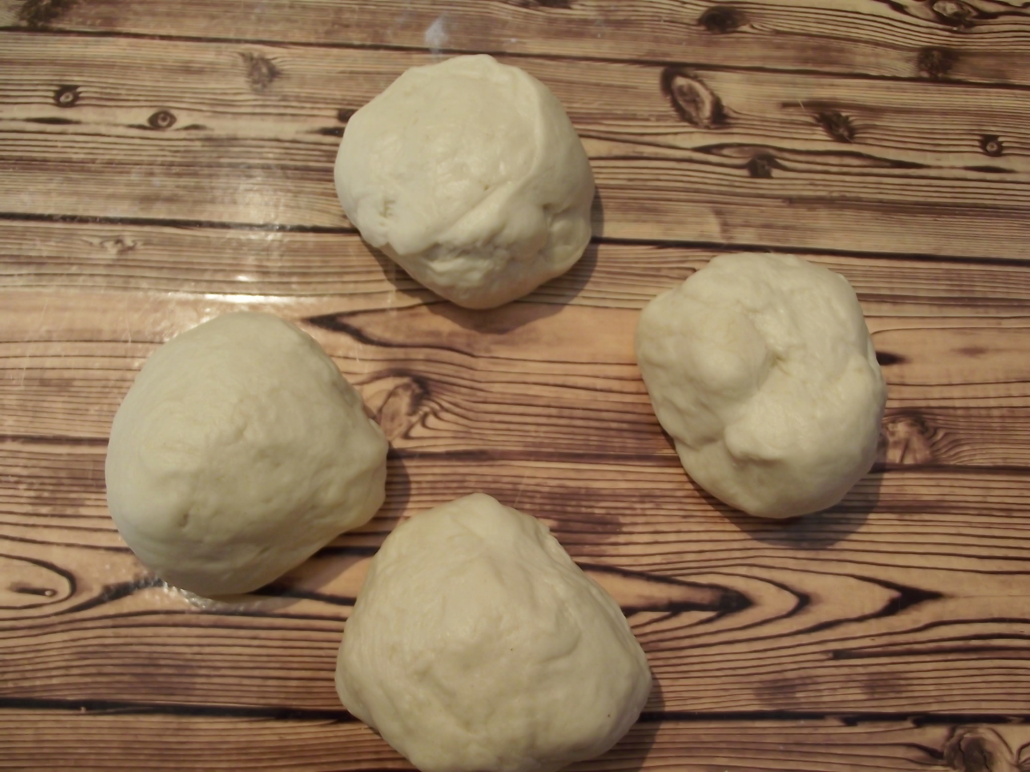Paratha sau paine plata foietajata preparata la tigaie