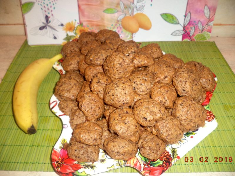 Desert cookies cu banane, unt de arahide si fulgi de ciocolata