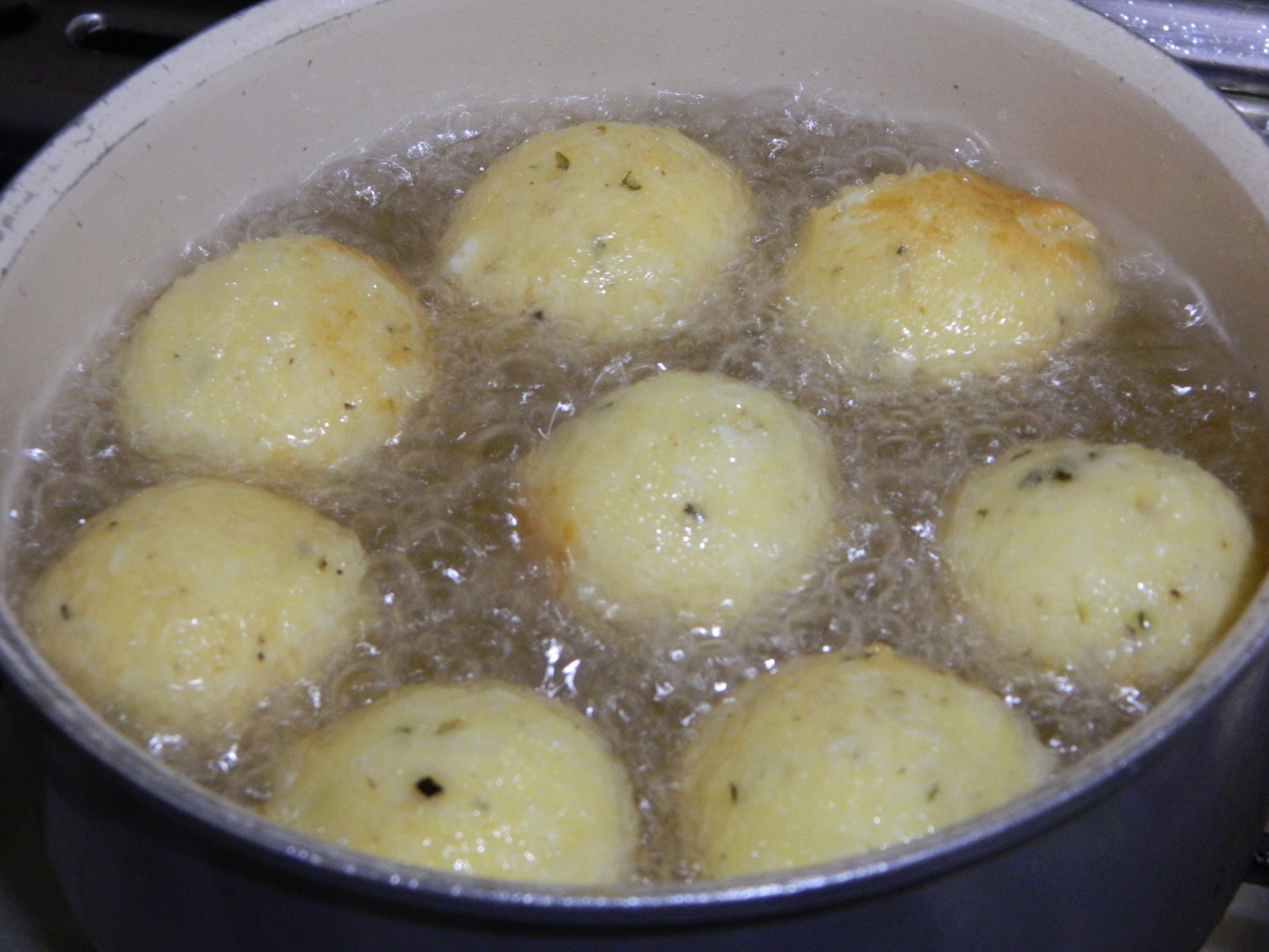 Aperitiv bulete de cascaval cu oregano