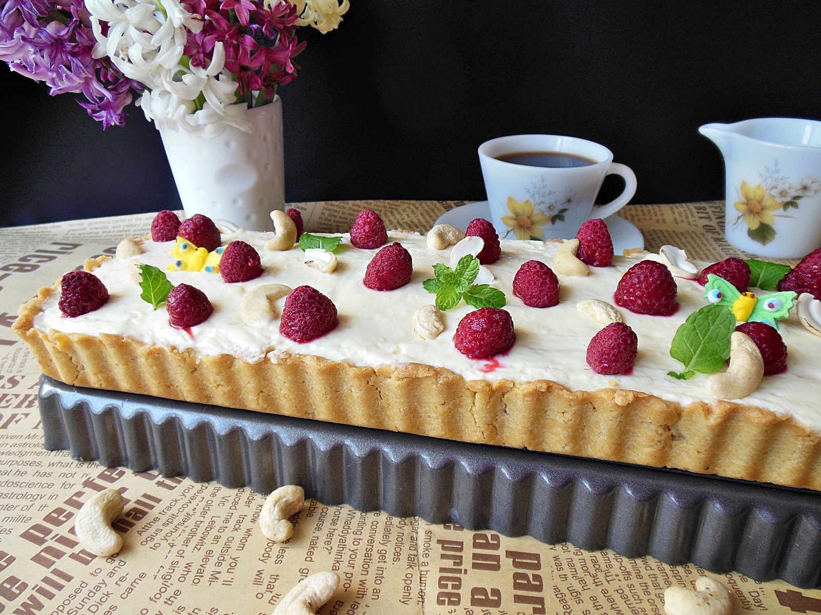 Desert tarta cu crema cu lapte de cocos, caju si zmeura