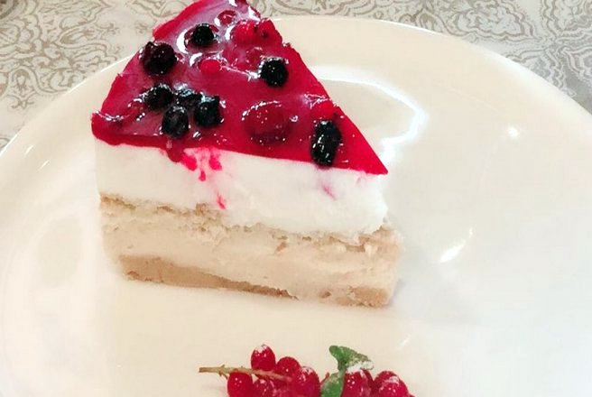 Desert Martini cheesecake cu fructe de padure