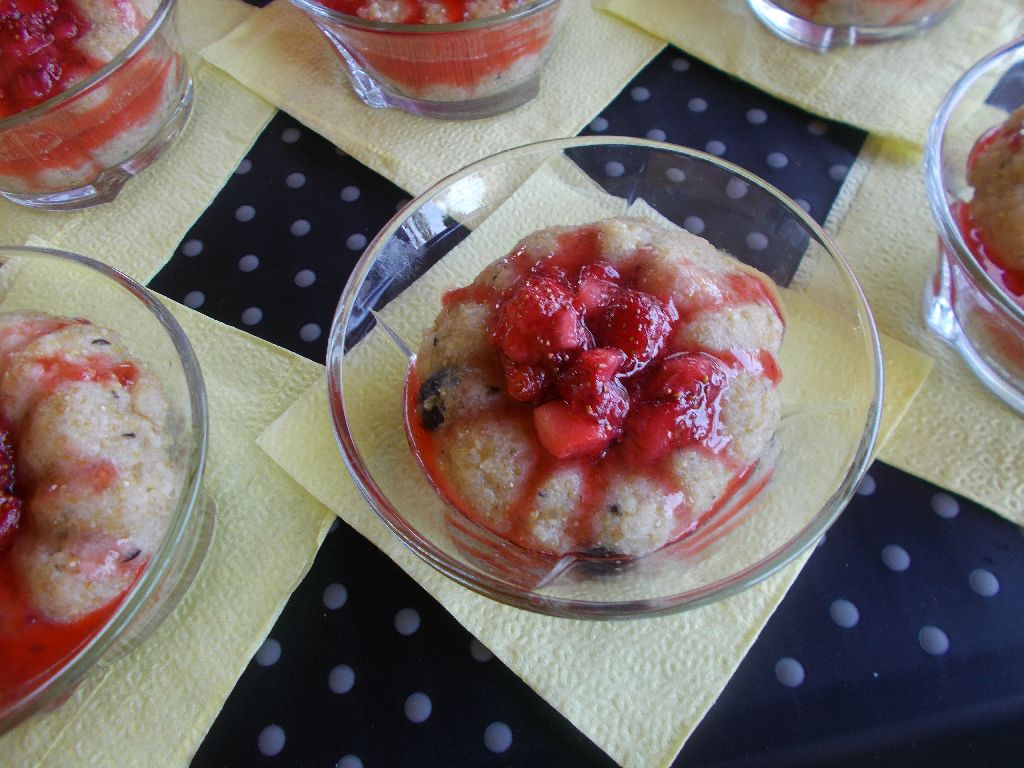 Desert din quinoa cu jeleu de capsuni