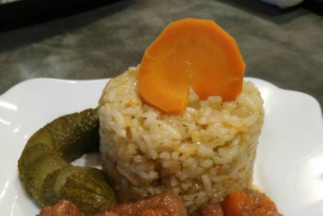 Tocanita in sos de vin si pilaf de orez