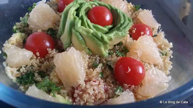 Salata cu quinoa, avocado si grapefruit