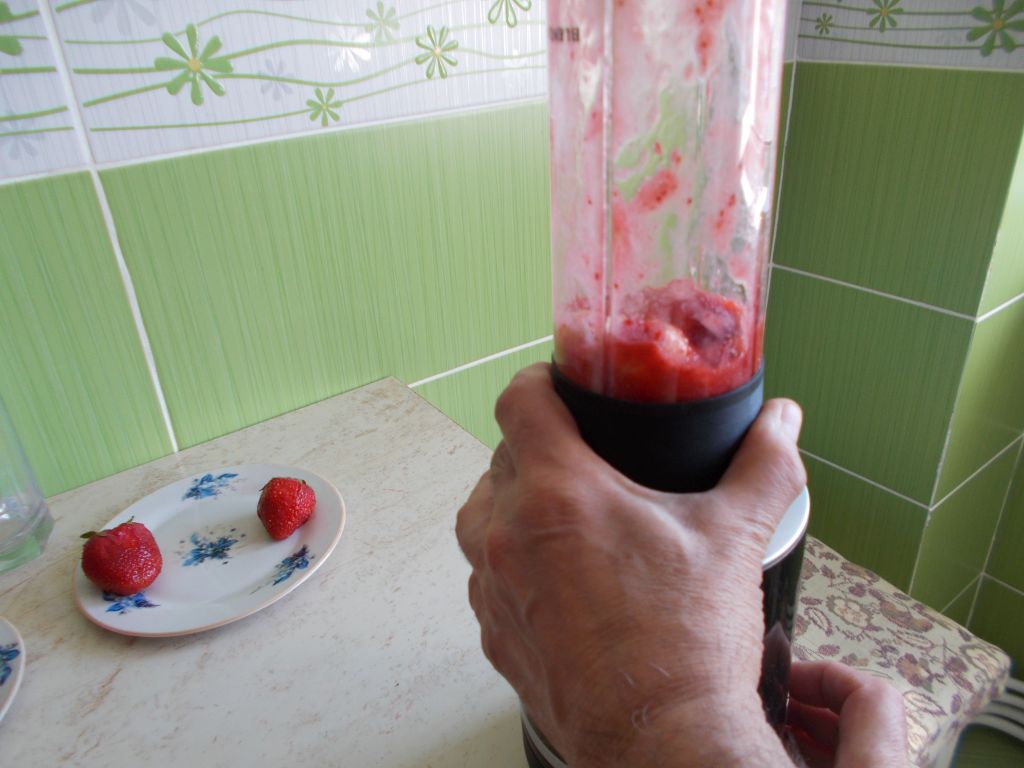 Smoothie & Milkshake de banane si capsuni