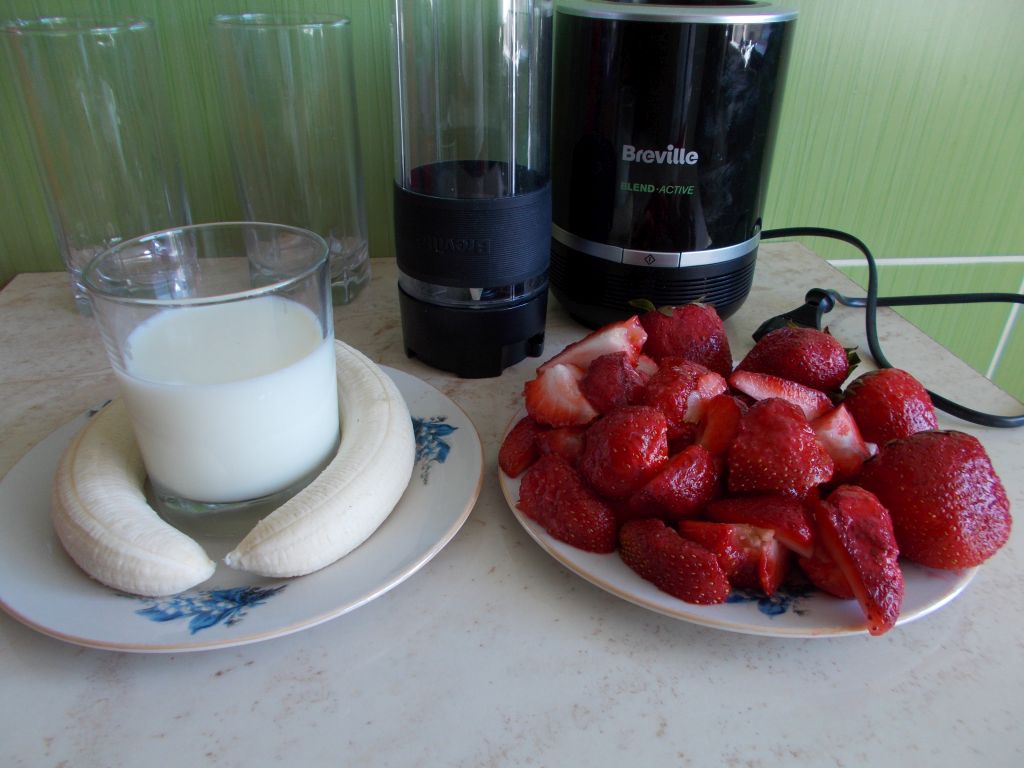 Smoothie & Milkshake de banane si capsuni