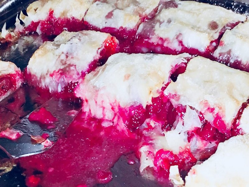 Desert strudel cu visine, cocos si sirop de artar