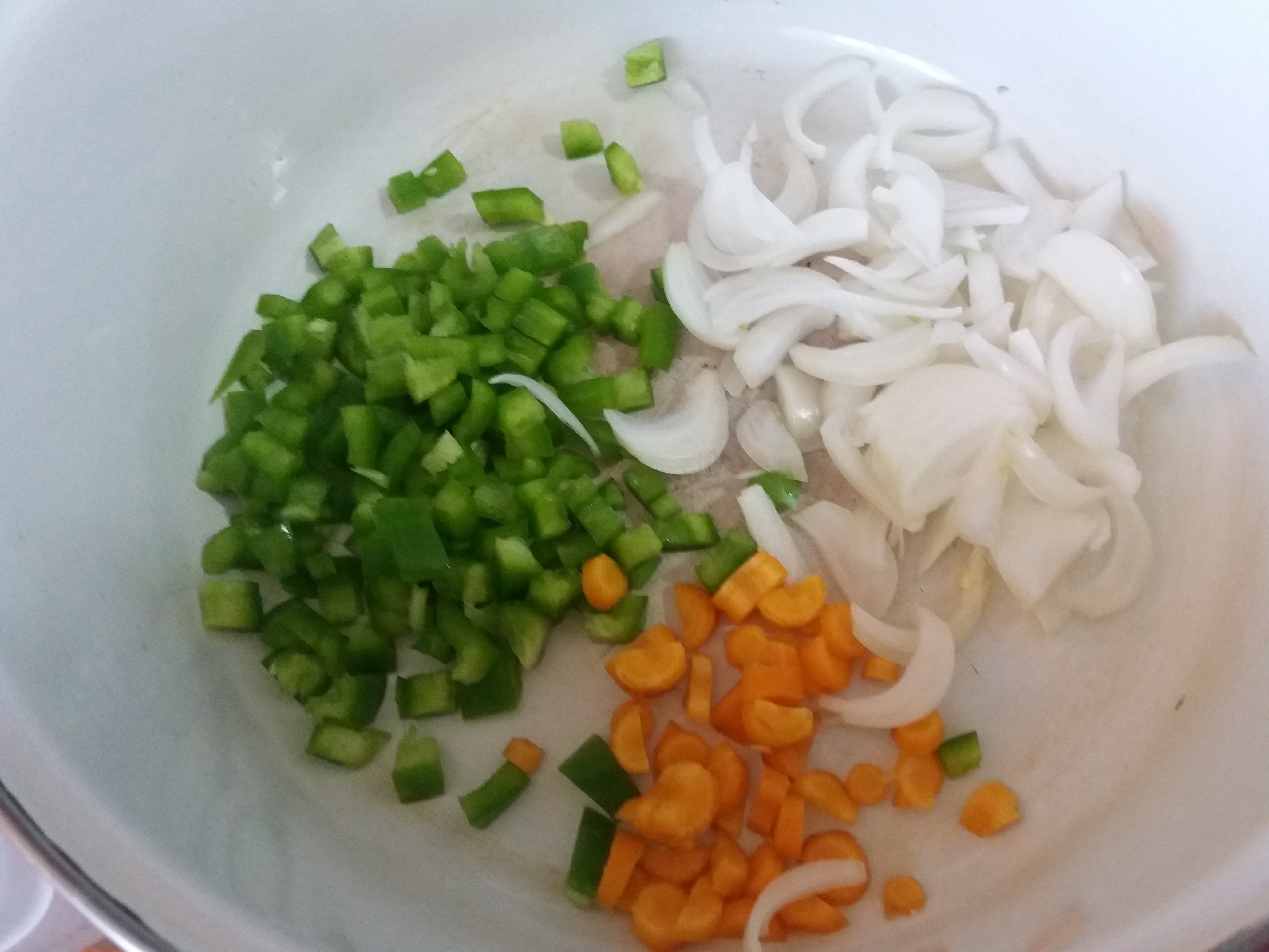 Ciorba de pastai verzi cu carnati afumati