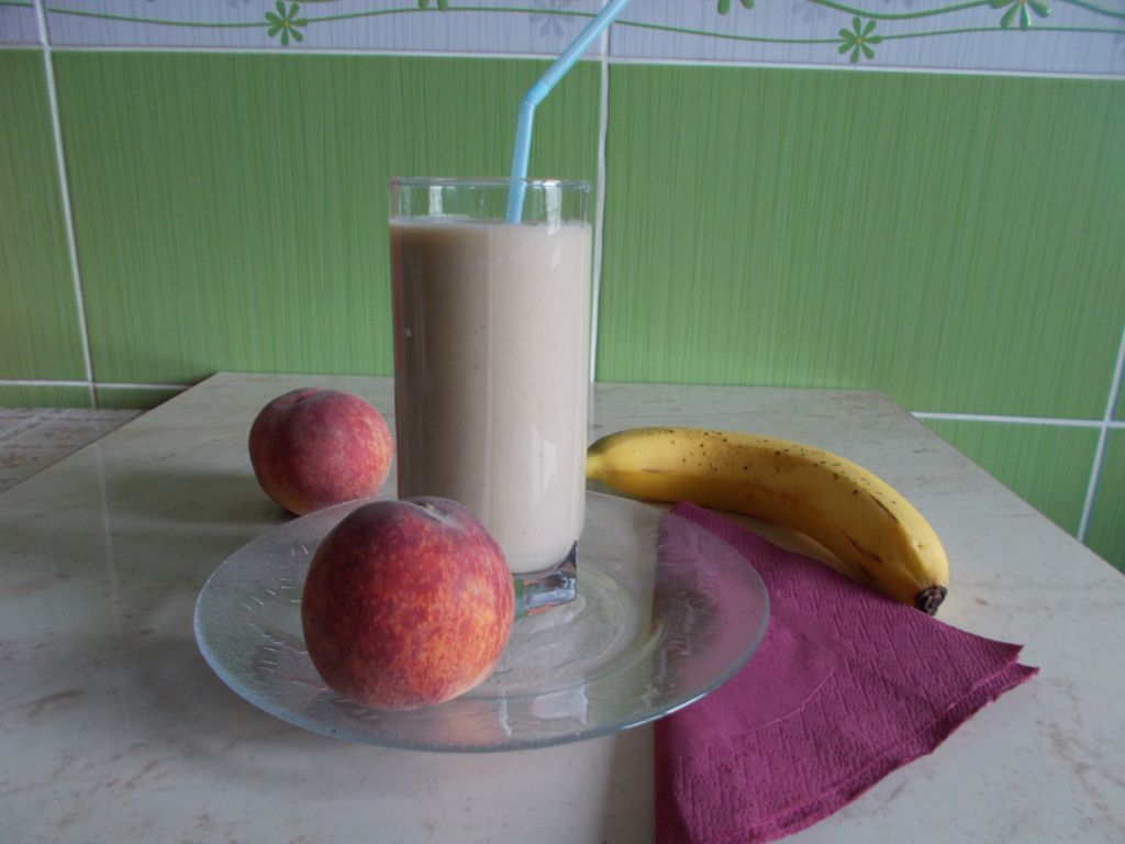 Milkshake de piersici si banane