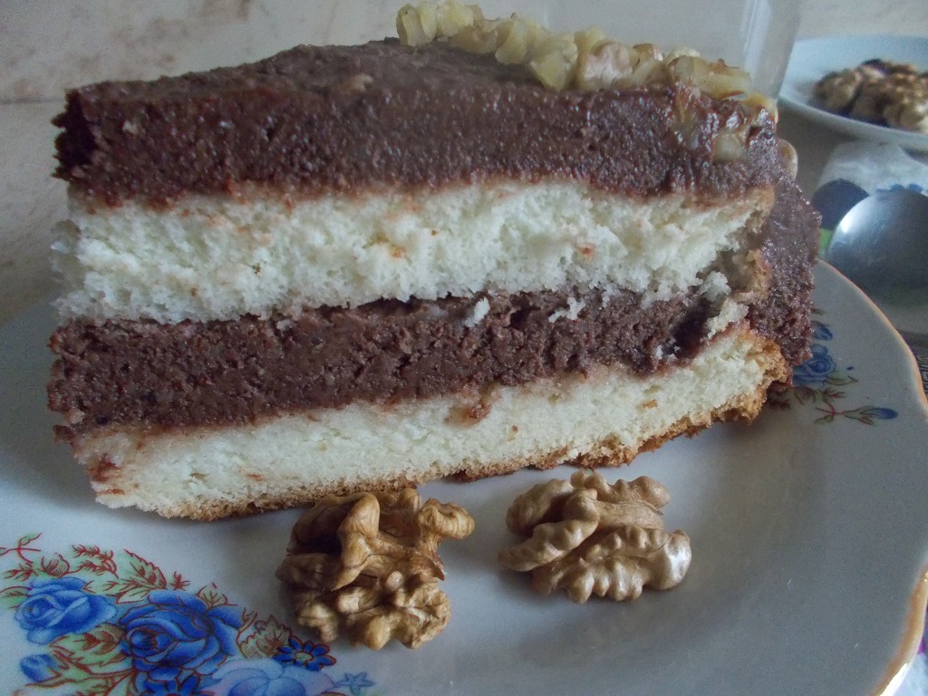 Desert tort cu crema de cacao si nuci
