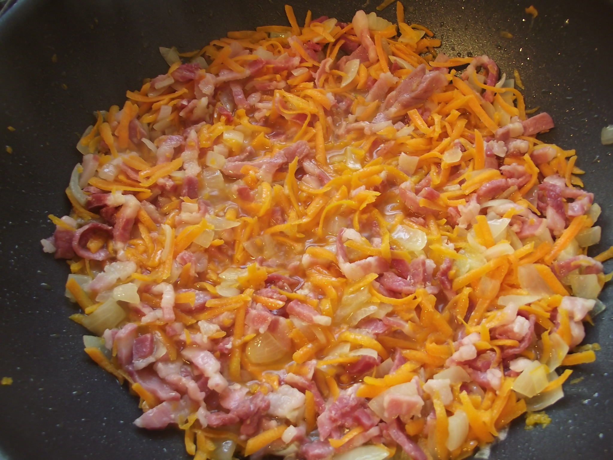 Ciorba de rosii cu bacon afumat si cartofi
