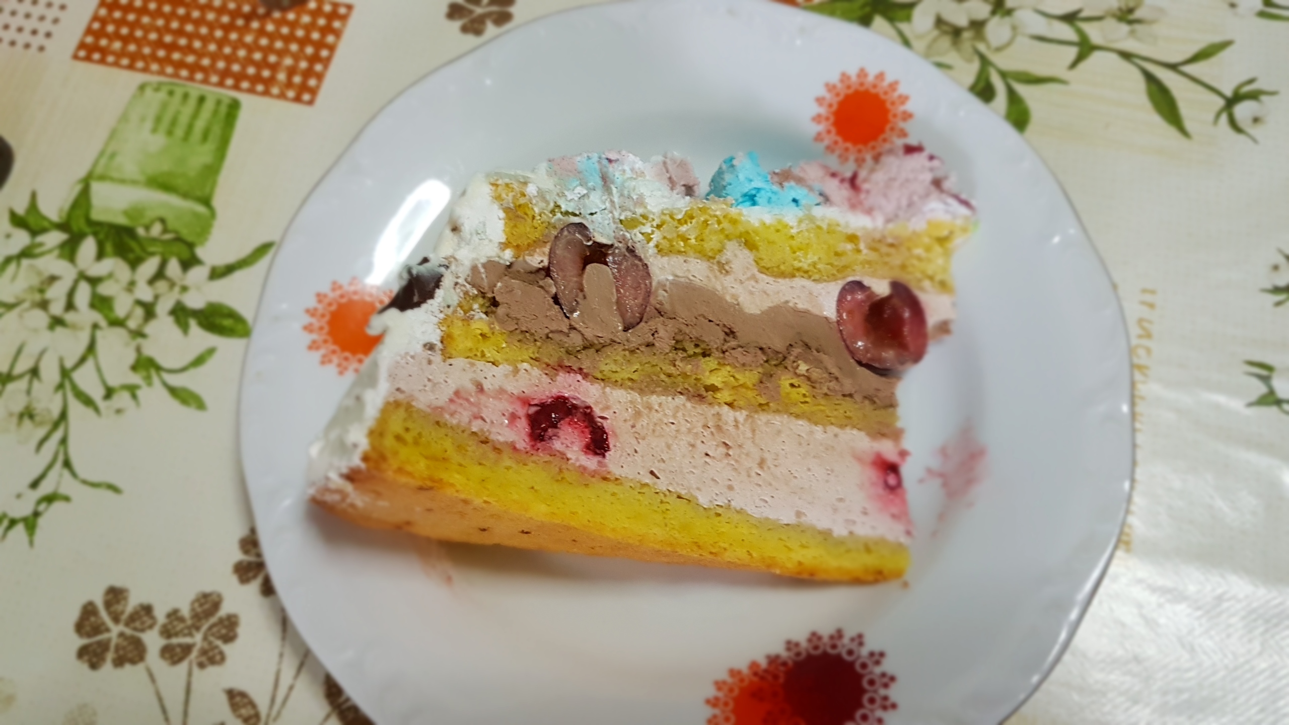 Desert tort Unicorn cu crema de zmeura si crema de ciocolata cu cirese