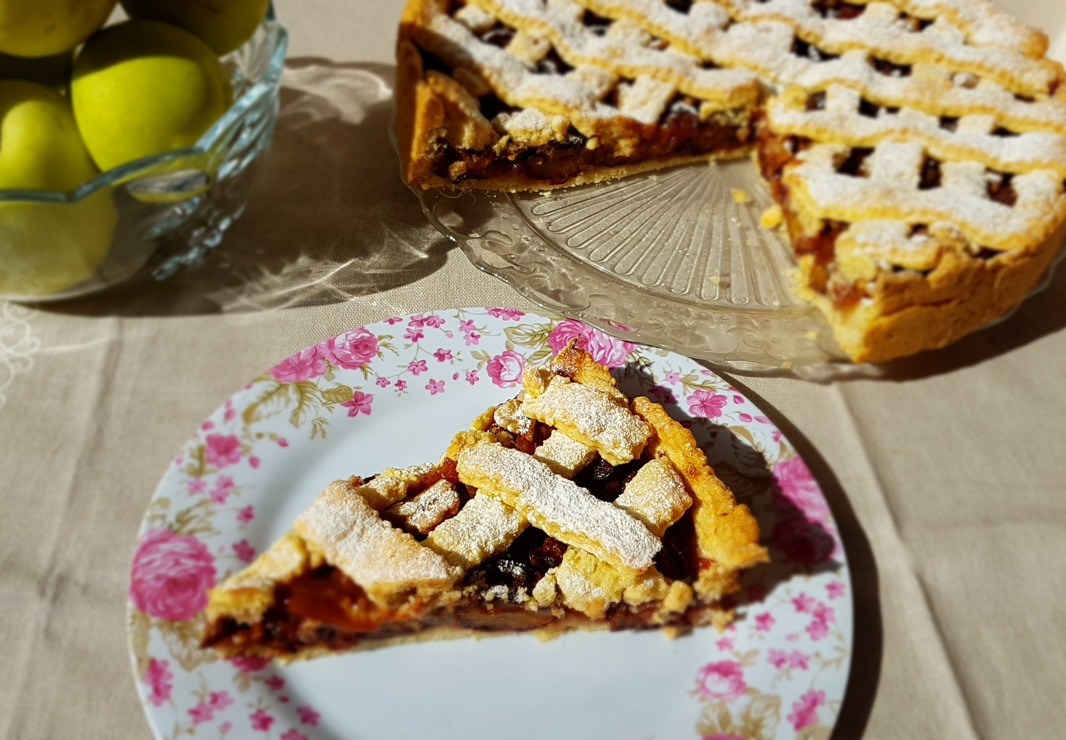 Desert tarta cu prune, mere si nuci