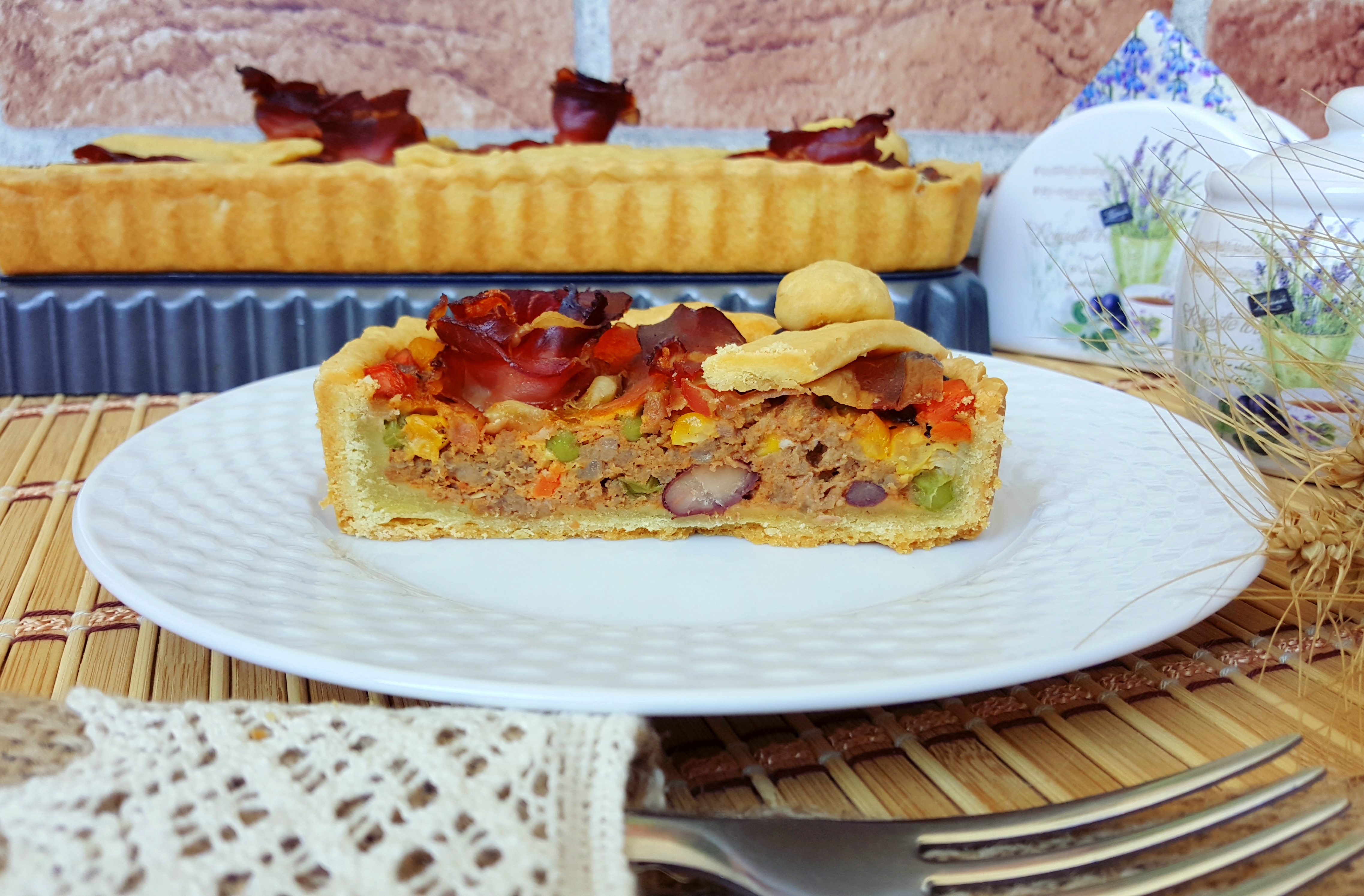 Tarta cu carne tocata si legume mexicane